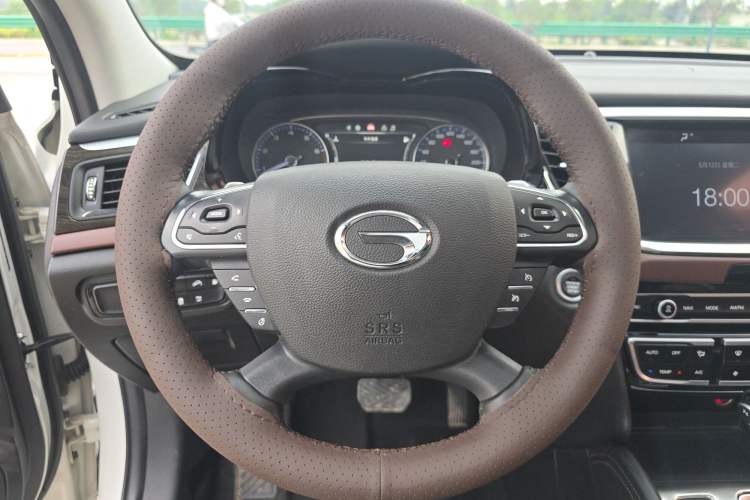 Used GAC Trumpchi GS8 2017 320T Two-Wheel Drive Luxury Smart Connectivity Version (7 Seats) Steering Wheel