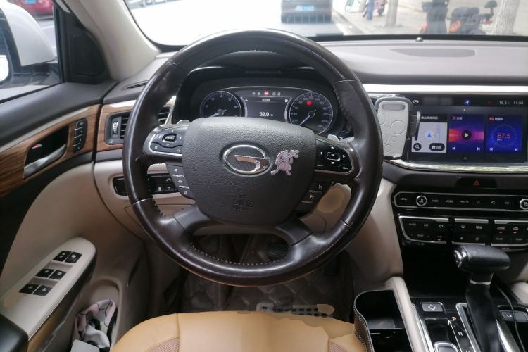 Used GAC Trumpchi GS8 2017 320T Two-Wheel Drive Luxury Smart Connectivity Version (7 Seats) Steering Wheel