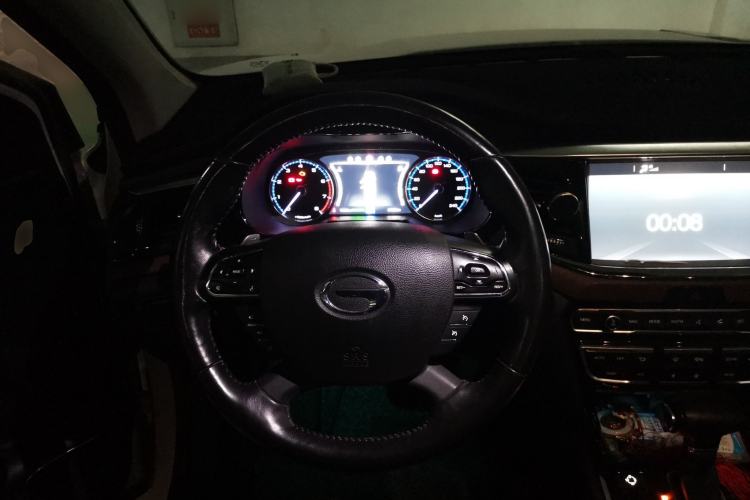 Used GAC Trumpchi GS8 2017 320T Two-Wheel Drive Luxury Smart Connectivity Version (7 Seats) Steering Wheel