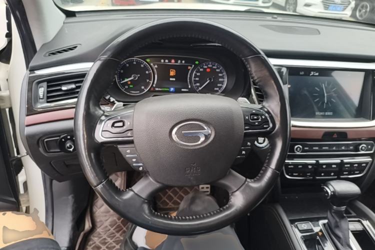 Used GAC Trumpchi GS8 2017 320T Two-Wheel Drive Luxury Smart Connectivity Version (7 Seats) Steering Wheel