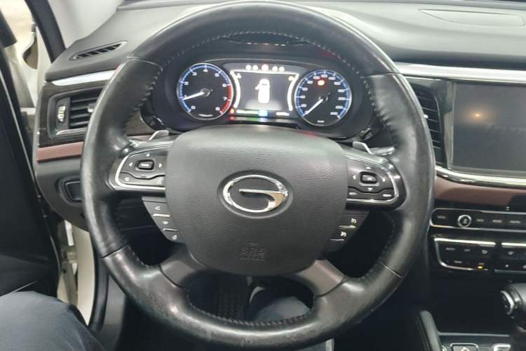 Used GAC Trumpchi GS8 2017 320T Two-Wheel Drive Luxury Smart Connectivity Version (7 Seats) Steering Wheel