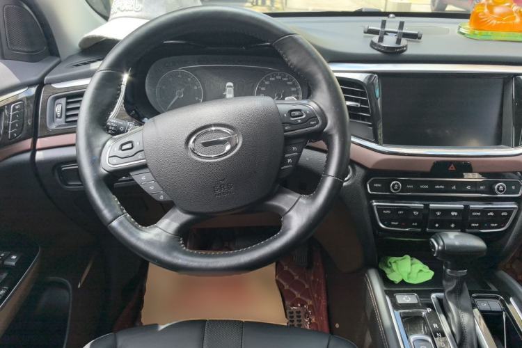 Used GAC Trumpchi GS8 2017 320T Two-Wheel Drive Luxury Smart Connectivity Version (7 Seats) Steering Wheel