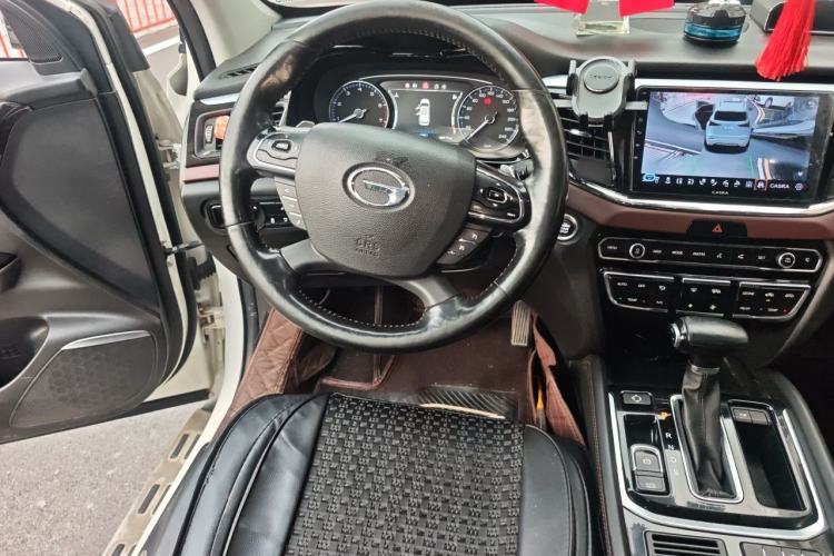 Used GAC Trumpchi GS8 2017 320T Two-Wheel Drive Luxury Smart Connectivity Version (7 Seats) Steering Wheel