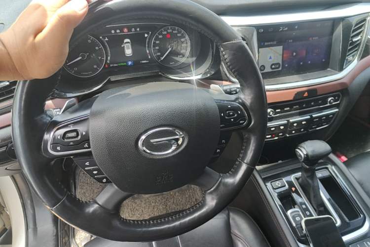 Used GAC Trumpchi GS8 2017 320T Two-Wheel Drive Luxury Smart Connectivity Version (7 Seats) Steering Wheel