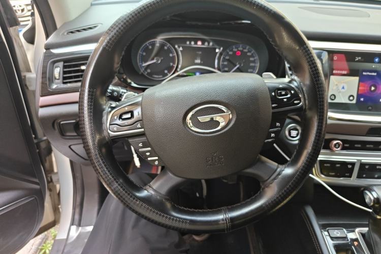 Used GAC Trumpchi GS8 2017 320T Two-Wheel Drive Luxury Smart Connectivity Version (7 Seats) Steering Wheel