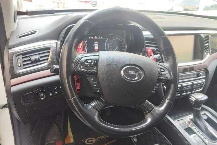 Used GAC Trumpchi GS8 2017 320T Two-Wheel Drive Luxury Smart Connectivity Version (7 Seats) Steering Wheel