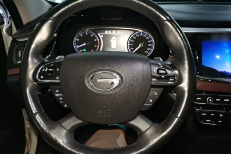 Used GAC Trumpchi GS8 2017 320T Two-Wheel Drive Luxury Smart Connectivity Version (7 Seats) Steering Wheel