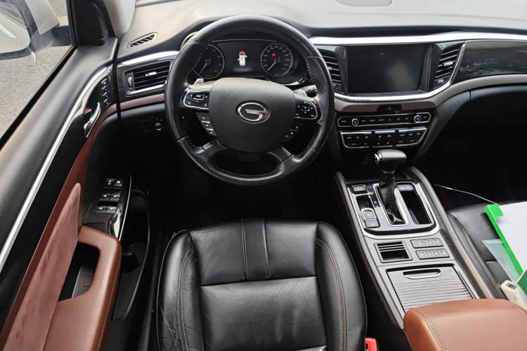 Used GAC Trumpchi GS8 2017 320T Two-Wheel Drive Luxury Smart Connectivity Version (7 Seats) Steering Wheel
