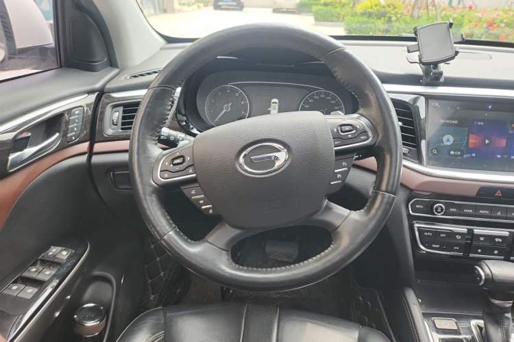 Used GAC Trumpchi GS8 2017 320T Two-Wheel Drive Luxury Smart Connectivity Version (7 Seats) Steering Wheel
