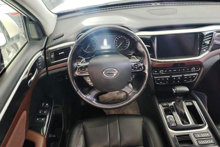 Used GAC Trumpchi GS8 2017 320T Two-Wheel Drive Luxury Smart Connectivity Version (7 Seats) Steering Wheel