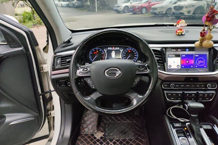 Used GAC Trumpchi GS8 2017 320T Two-Wheel Drive Luxury Smart Connectivity Version (7 Seats) Steering Wheel