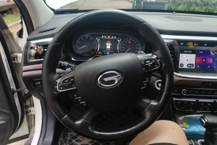 Used GAC Trumpchi GS8 2017 320T Two-Wheel Drive Luxury Smart Connectivity Version (7 Seats) Steering Wheel