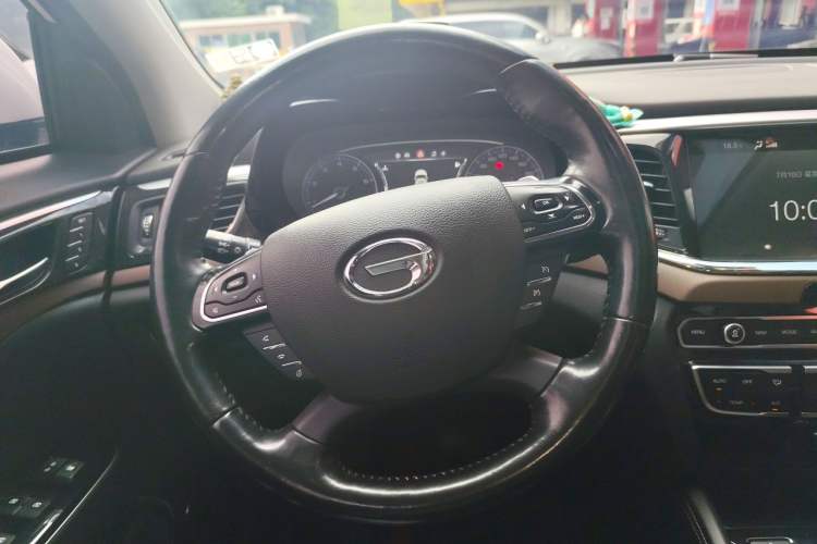 Used GAC Trumpchi GS8 2017 320T Two-Wheel Drive Luxury Smart Connectivity Version (7 Seats) Steering Wheel