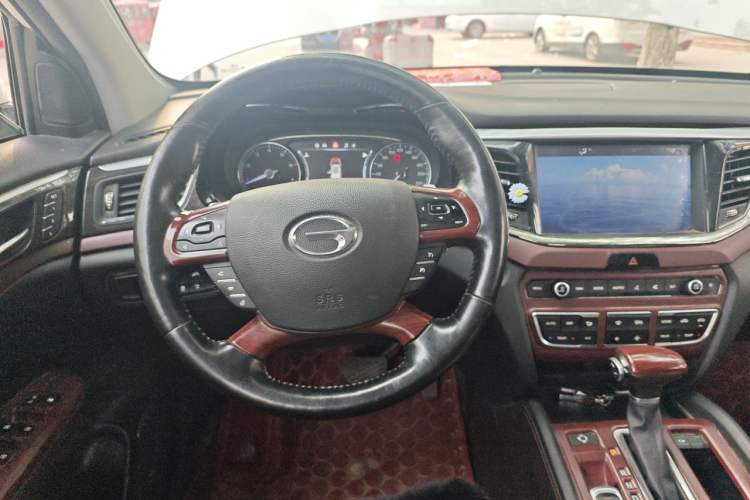 Used GAC Trumpchi GS8 2017 320T Two-Wheel Drive Luxury Smart Connectivity Version (7 Seats) Steering Wheel
