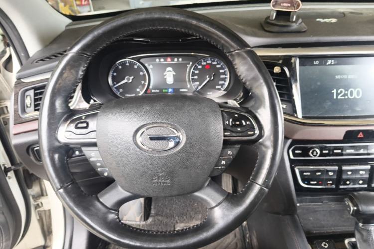 Used GAC Trumpchi GS8 2017 320T Two-Wheel Drive Luxury Smart Connectivity Version (7 Seats) Steering Wheel
