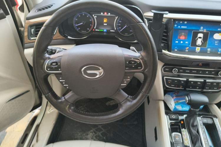 Used GAC Trumpchi GS8 2017 320T Two-Wheel Drive Luxury Smart Connectivity Version (7 Seats) Steering Wheel