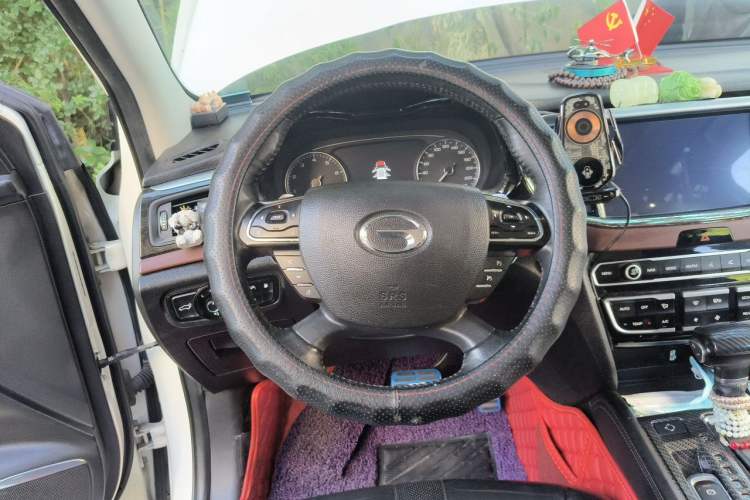 Used GAC Trumpchi GS8 2017 320T Two-Wheel Drive Luxury Smart Connectivity Version (7 Seats) Steering Wheel