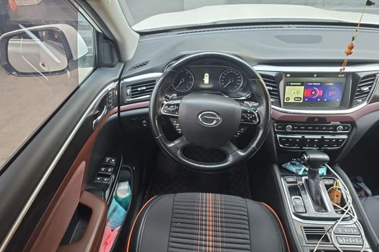 Used GAC Trumpchi GS8 2017 320T Two-Wheel Drive Luxury Smart Connectivity Version (7 Seats) Steering Wheel