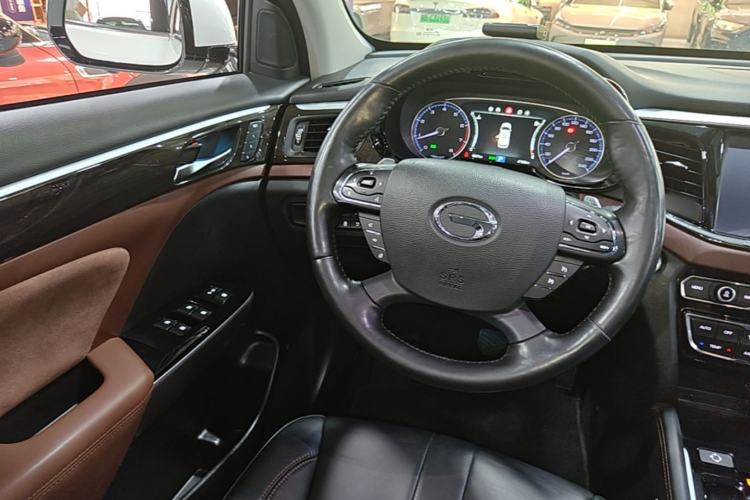 Used GAC Trumpchi GS8 2017 320T Two-Wheel Drive Luxury Smart Connectivity Version (7 Seats) Steering Wheel