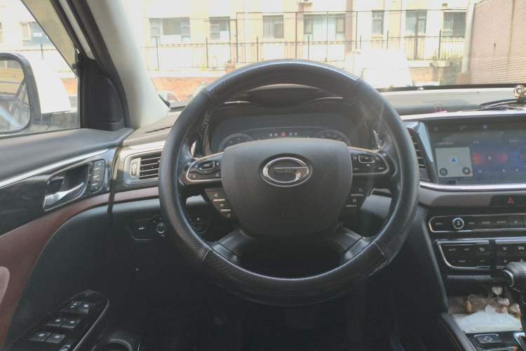 Used GAC Trumpchi GS8 2017 320T Two-Wheel Drive Luxury Smart Connectivity Version (7 Seats) Steering Wheel