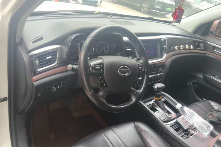 Used GAC Trumpchi GS8 2017 320T Two-Wheel Drive Luxury Smart Connectivity Version (7 Seats) Steering Wheel