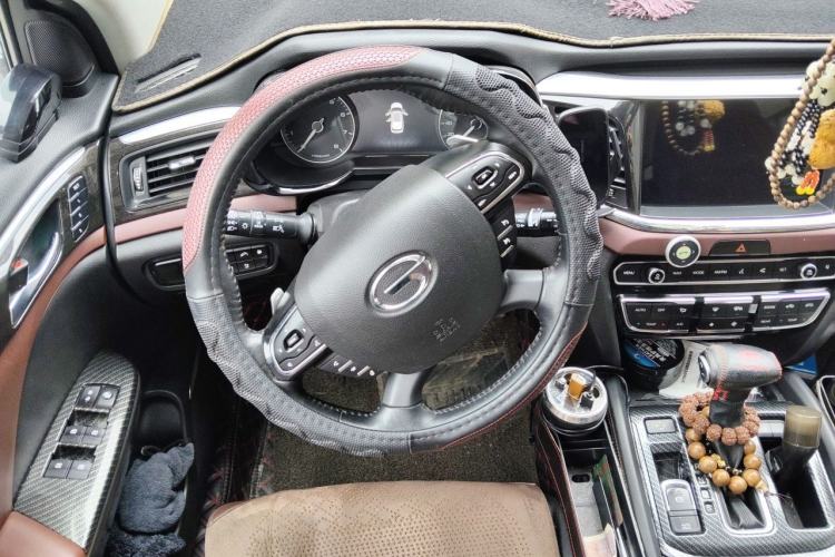 Used GAC Trumpchi GS8 2017 320T Two-Wheel Drive Luxury Smart Connectivity Version (7 Seats) Steering Wheel