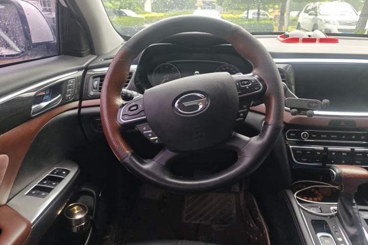 Used GAC Trumpchi GS8 2017 320T Two-Wheel Drive Luxury Smart Connectivity Version (7 Seats) Steering Wheel