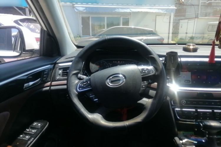 Used GAC Trumpchi GS8 2017 320T Two-Wheel Drive Luxury Smart Connectivity Version (7 Seats) Steering Wheel