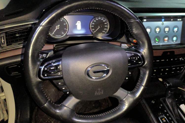 Used GAC Trumpchi GS8 2017 320T Two-Wheel Drive Luxury Smart Connectivity Version (7 Seats) Steering Wheel
