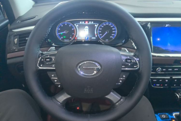 Used GAC Trumpchi GS8 2017 320T Two-Wheel Drive Luxury Smart Connectivity Version (7 Seats) Steering Wheel
