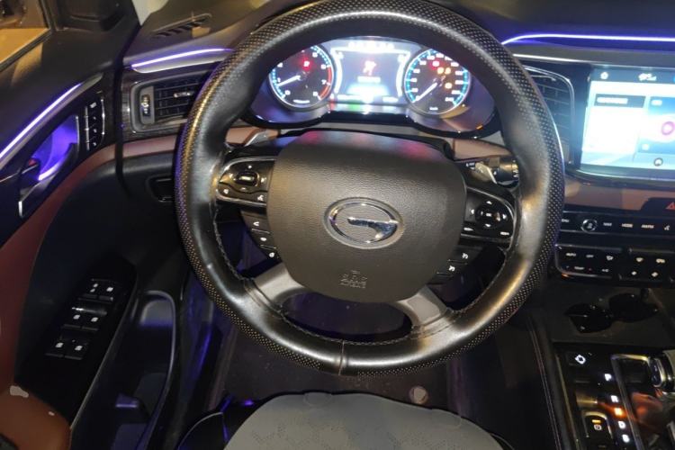 Used GAC Trumpchi GS8 2017 320T Two-Wheel Drive Luxury Smart Connectivity Version (7 Seats) Steering Wheel