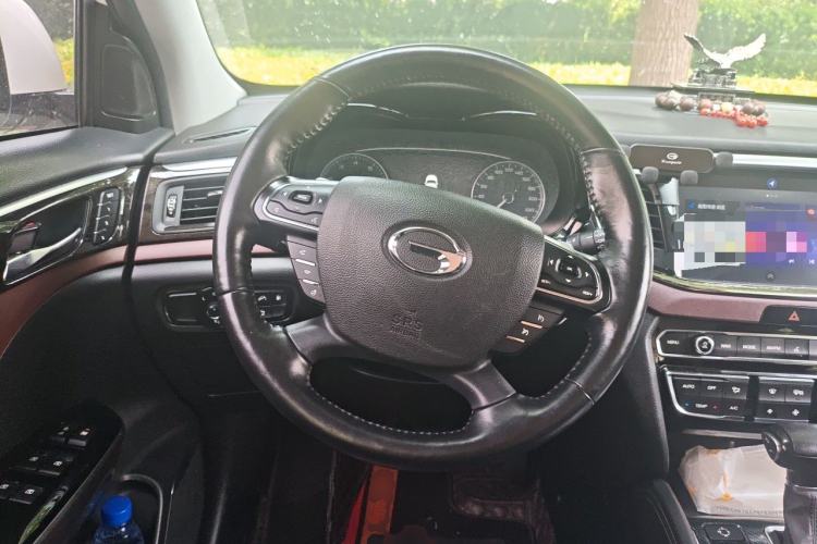 Used GAC Trumpchi GS8 2017 320T Two-Wheel Drive Luxury Smart Connectivity Version (7 Seats) Steering Wheel