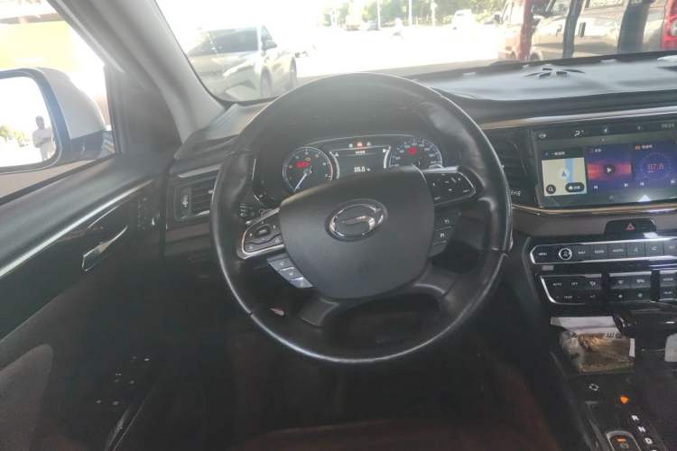 Used GAC Trumpchi GS8 2017 320T Two-Wheel Drive Luxury Smart Connectivity Version (7 Seats) Steering Wheel