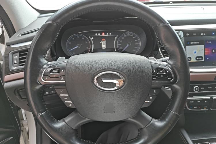 Used GAC Trumpchi GS8 2017 320T Two-Wheel Drive Luxury Smart Connectivity Version (7 Seats) Steering Wheel