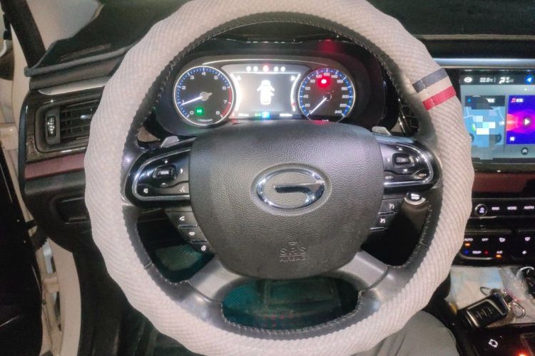 Used GAC Trumpchi GS8 2017 320T Two-Wheel Drive Luxury Smart Connectivity Version (7 Seats) Steering Wheel