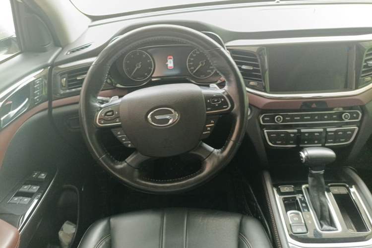 Used GAC Trumpchi GS8 2017 320T Two-Wheel Drive Luxury Smart Connectivity Version (7 Seats) Steering Wheel