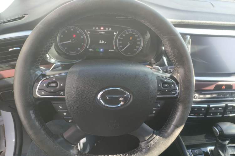 Used GAC Trumpchi GS8 2017 320T Two-Wheel Drive Luxury Smart Connectivity Version (7 Seats) Steering Wheel
