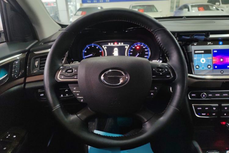 Used GAC Trumpchi GS8 2017 320T Two-Wheel Drive Luxury Smart Connectivity Version (7 Seats) Steering Wheel