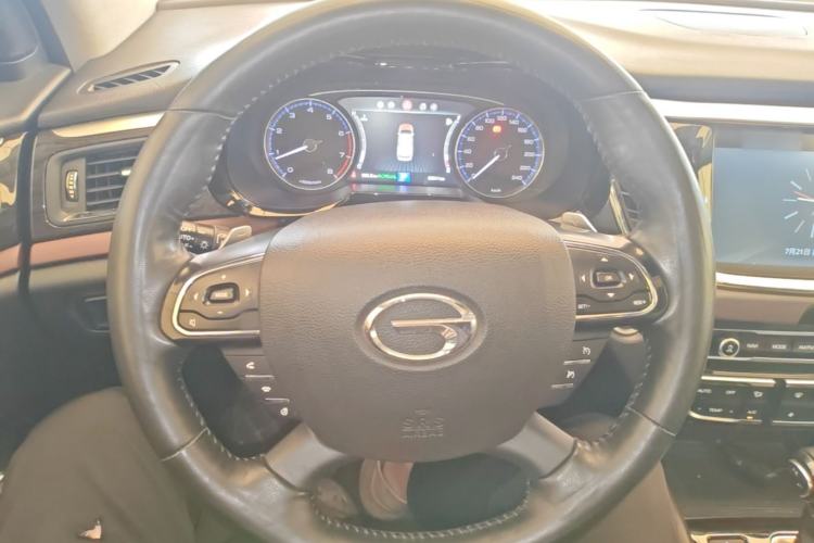 Used GAC Trumpchi GS8 2017 320T Two-Wheel Drive Luxury Smart Connectivity Version (7 Seats) Steering Wheel