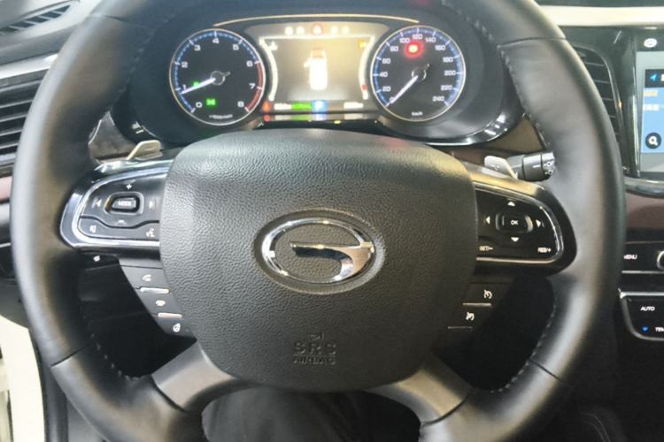 Used GAC Trumpchi GS8 2017 320T Two-Wheel Drive Luxury Smart Connectivity Version (7 Seats) Steering Wheel