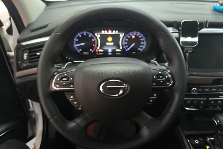 Used GAC Trumpchi GS8 2017 320T Two-Wheel Drive Luxury Smart Connectivity Version (7 Seats) Steering Wheel