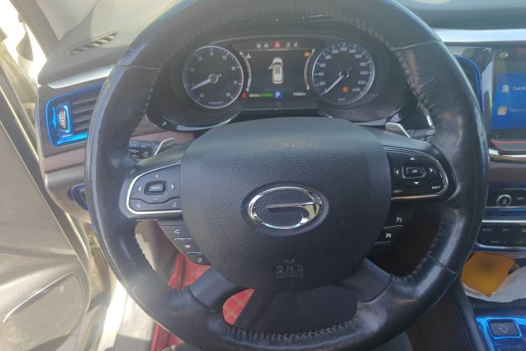 Used GAC Trumpchi GS8 2017 320T Two-Wheel Drive Luxury Smart Connectivity Version (7 Seats) Steering Wheel