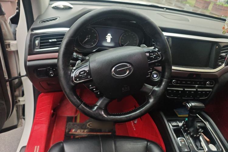 Used GAC Trumpchi GS8 2017 320T Two-Wheel Drive Luxury Smart Connectivity Version (7 Seats) Steering Wheel
