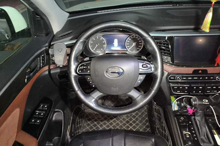 Used GAC Trumpchi GS8 2017 320T Two-Wheel Drive Luxury Smart Connectivity Version (7 Seats) Steering Wheel
