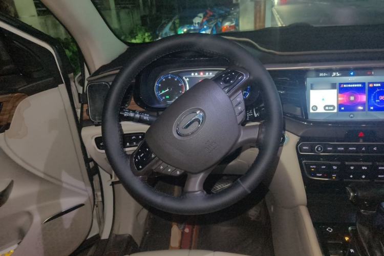 Used GAC Trumpchi GS8 2017 320T Two-Wheel Drive Luxury Smart Connectivity Version (7 Seats) Steering Wheel