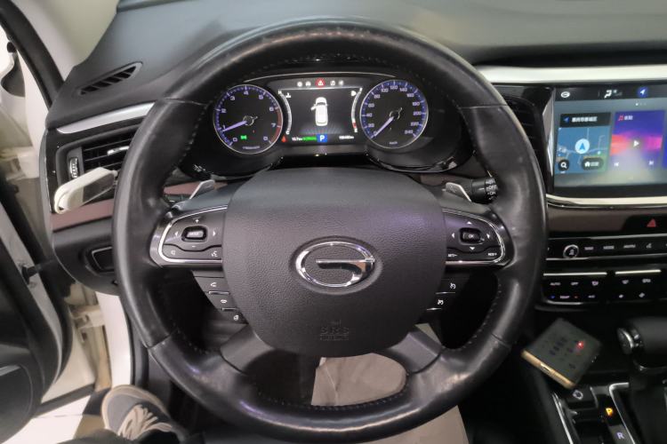 Used GAC Trumpchi GS8 2017 320T Two-Wheel Drive Luxury Smart Connectivity Version (7 Seats) Steering Wheel