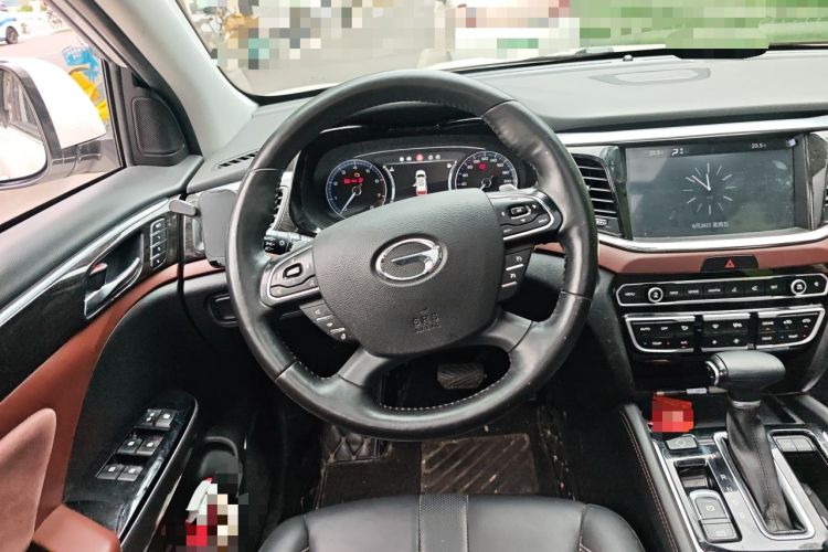 Used GAC Trumpchi GS8 2017 320T Two-Wheel Drive Luxury Smart Connectivity Version (7 Seats) Steering Wheel