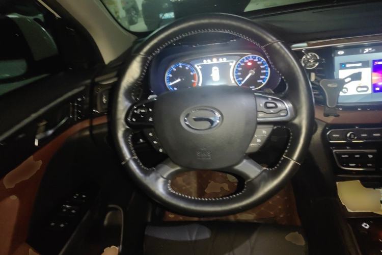 Used GAC Trumpchi GS8 2017 320T Two-Wheel Drive Luxury Smart Connectivity Version (7 Seats) Steering Wheel