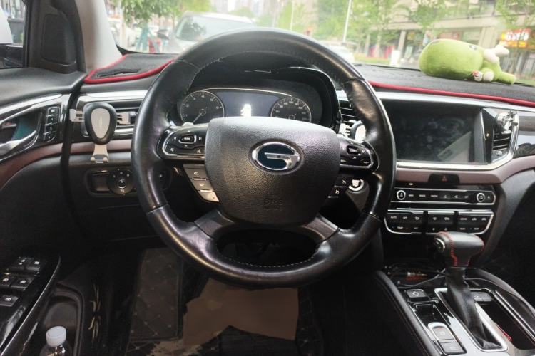Used GAC Trumpchi GS8 2017 320T Two-Wheel Drive Luxury Smart Connectivity Version (7 Seats) Steering Wheel