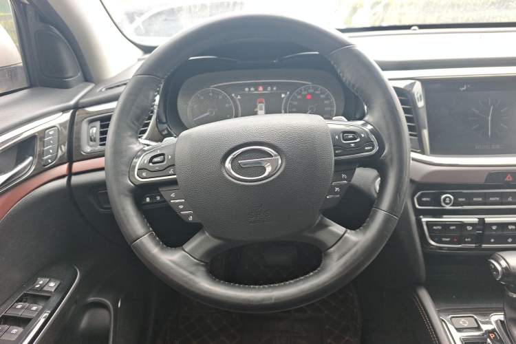 Used GAC Trumpchi GS8 2017 320T Two-Wheel Drive Luxury Smart Connectivity Version (7 Seats) Steering Wheel